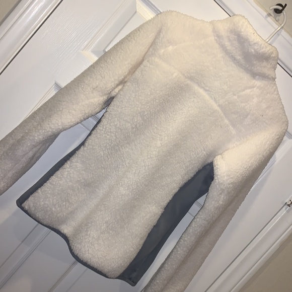 Columbia White Fuzzy Jacket.  M - Picture 5 of 5